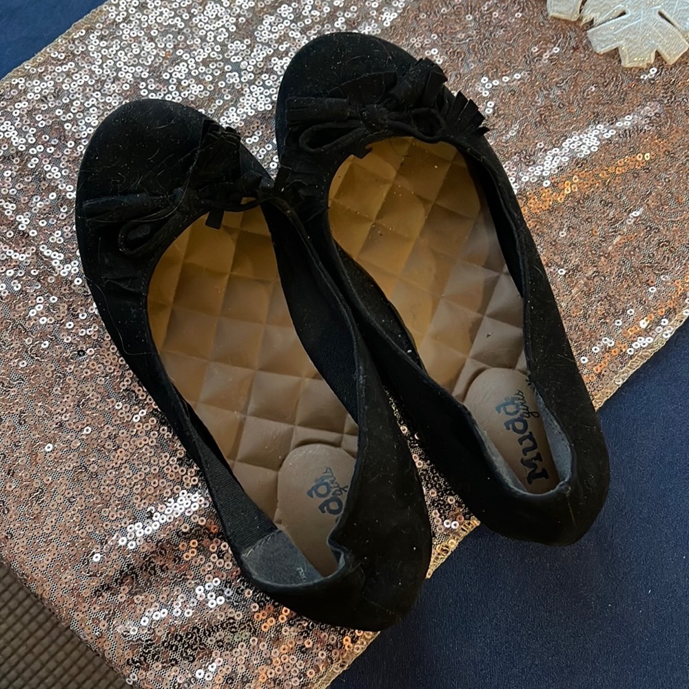 Black ballet flats